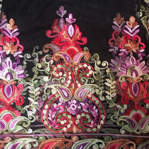 Beautiful Flower Embroidery Mesh Crop Top - Picture 3 of 8